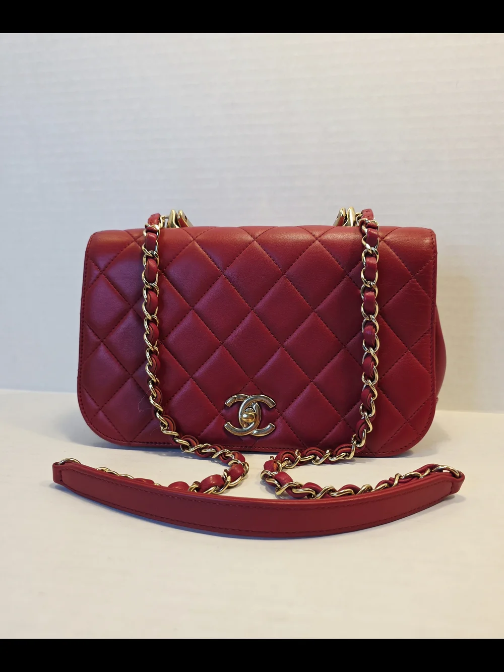 CHANEL Quilted Top Handle Shoulder Bag in Red with Gold Hardware  EUC